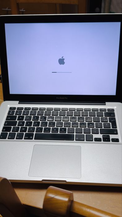 Macbook  pro 13.  8g512