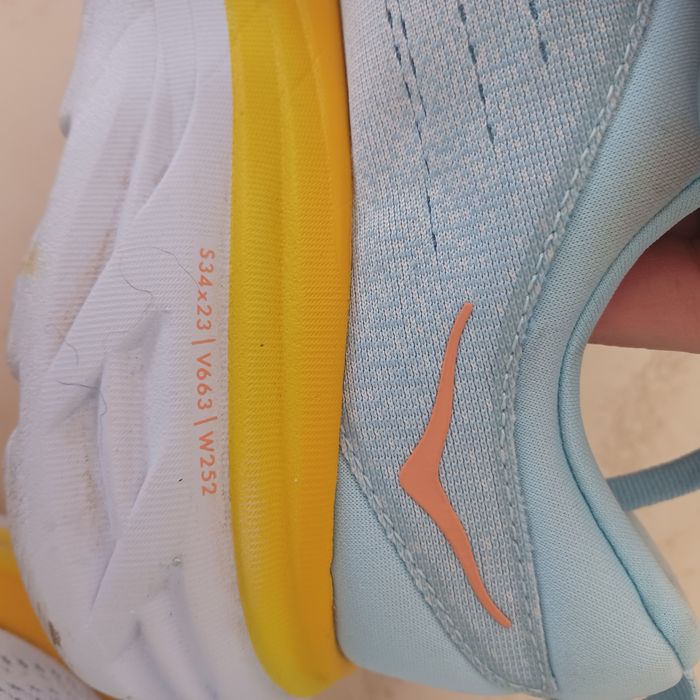 Buty HOKA do biegania jak nowe 41/26 cm/ salon 599 zł