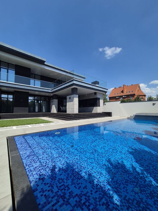 Продам VIP дом в городе! Умный дом! Бассейн! Гараж! Бомбоубежище!