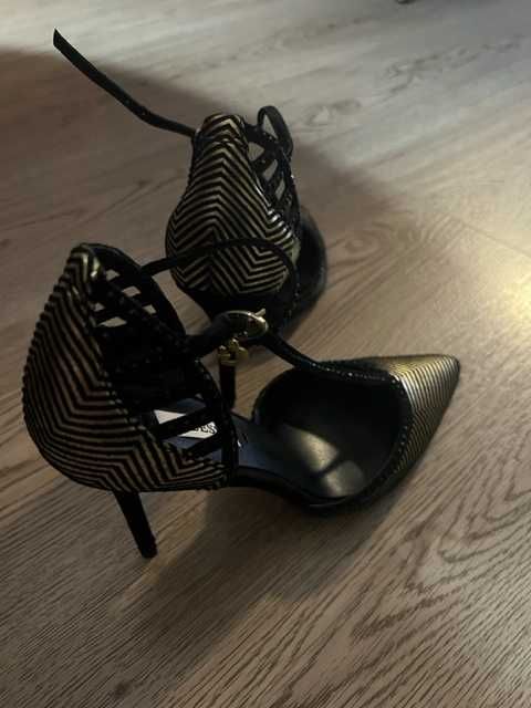 Buty szpilki welur Guess