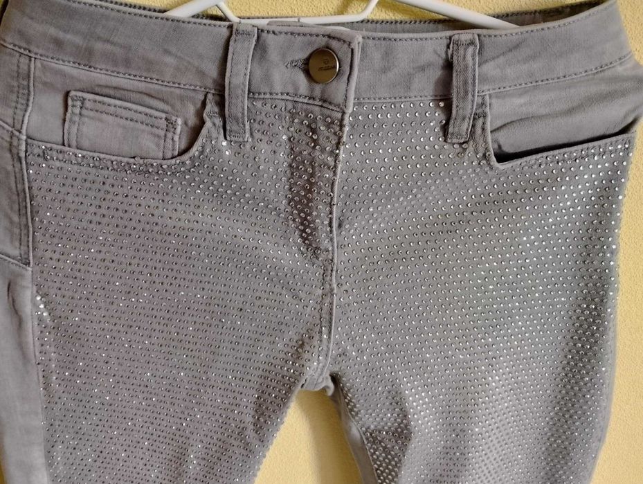 Szare jeansy z cyrkoniami