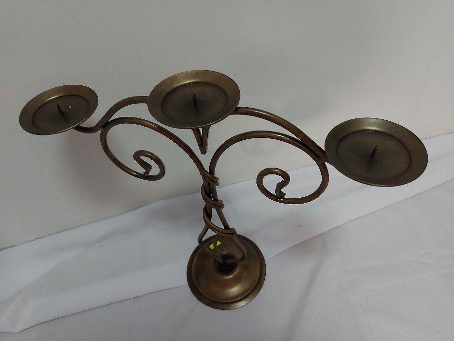 Świecznik metaloplastyka