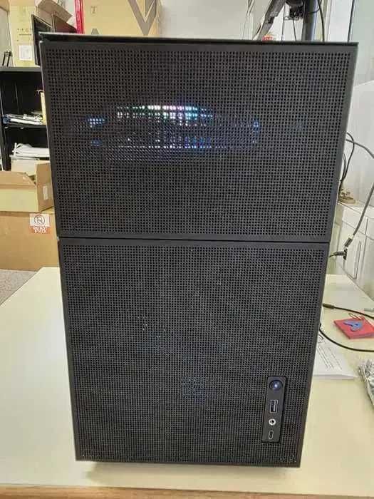 pc gaming - ryzen 7 8700G - RX 9060 XT - 32GB - 1TB