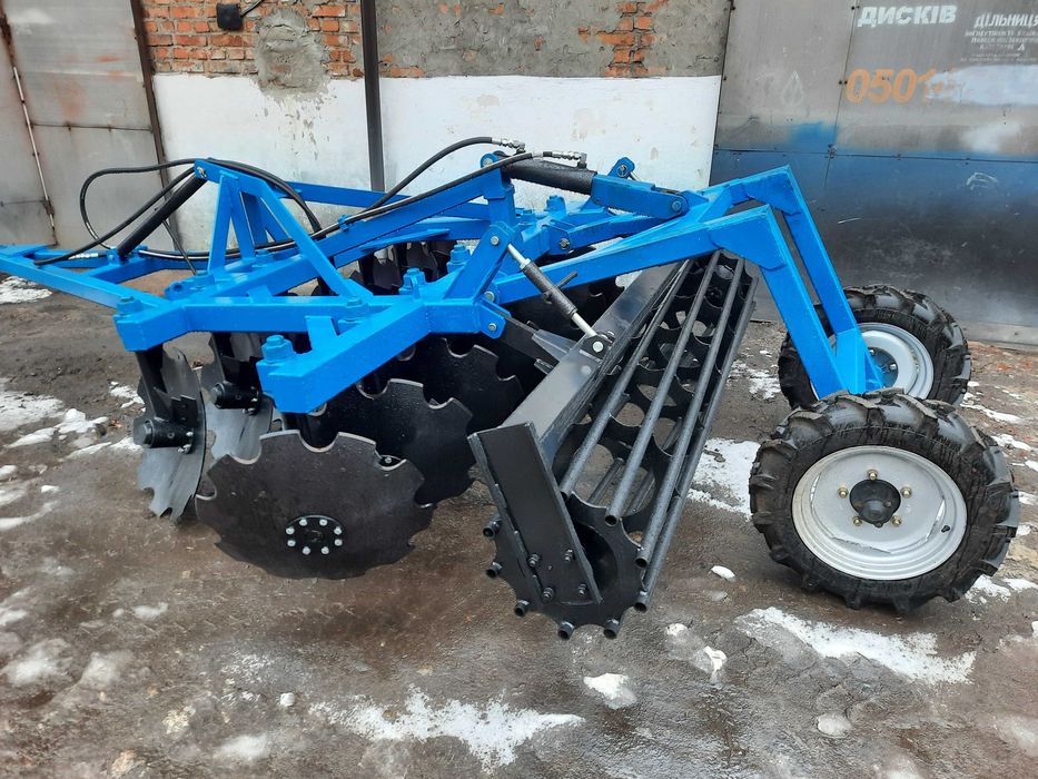 Культиватор причіпний КПГ-2,5 є навісний варіант. Борона дискова.