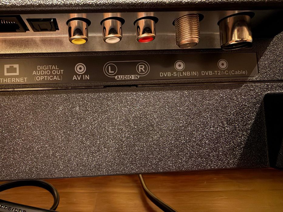 TV nova e com garantia 3 anos