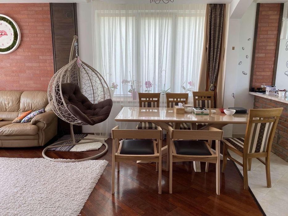 Продається просторий двоповерховий будинок у селі Ярок — ідеальне поєд