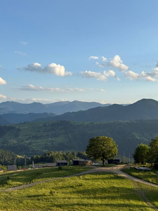 Продаж видової ділянки, поруч комунікації та гарний заїзд