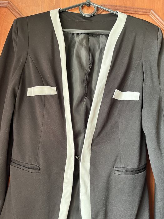 Подарю женский черный пиждак