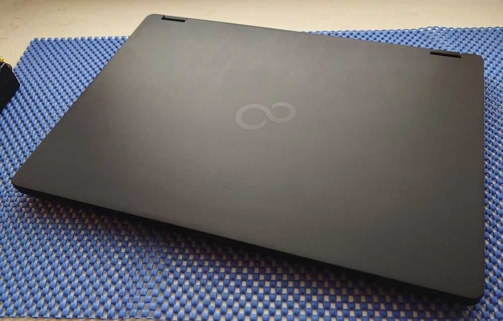 Ноутбук Fujitsu U 749