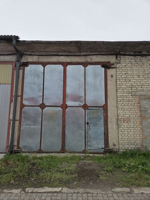 Приміщення, гараж.