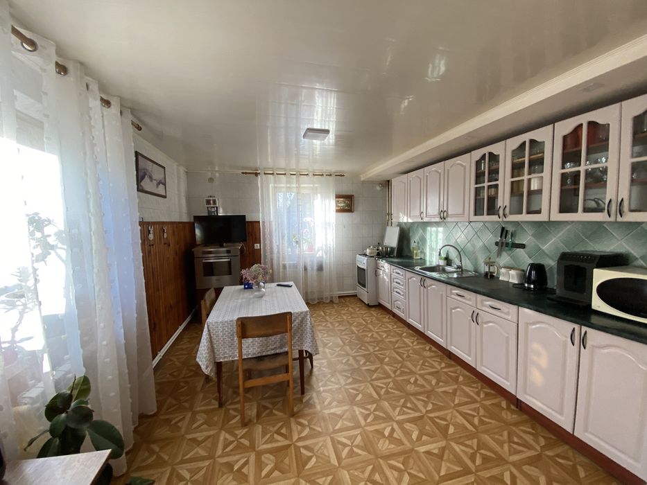 Будинок з газом, свіжий ремонт. Ділянка 40 соток!