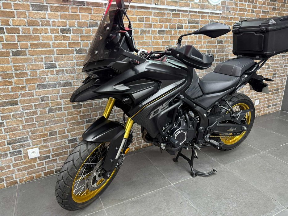 Voge 525 DSX Black Knight 10 mil Kms JAN 25