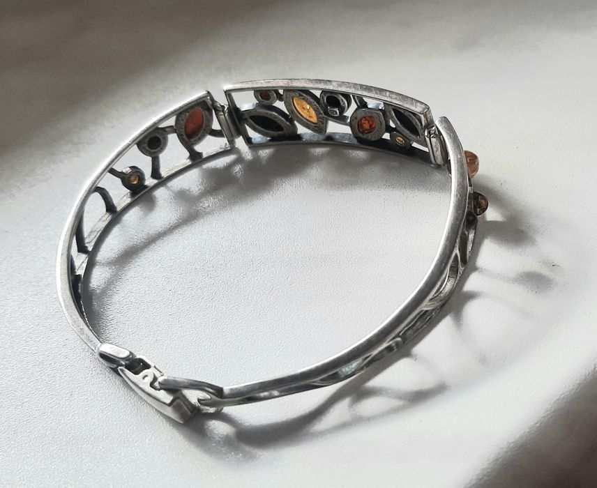 Srebrna bransoletka z bursztynem