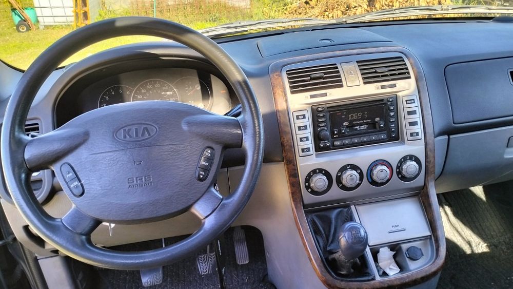 Kia Carnival EX top