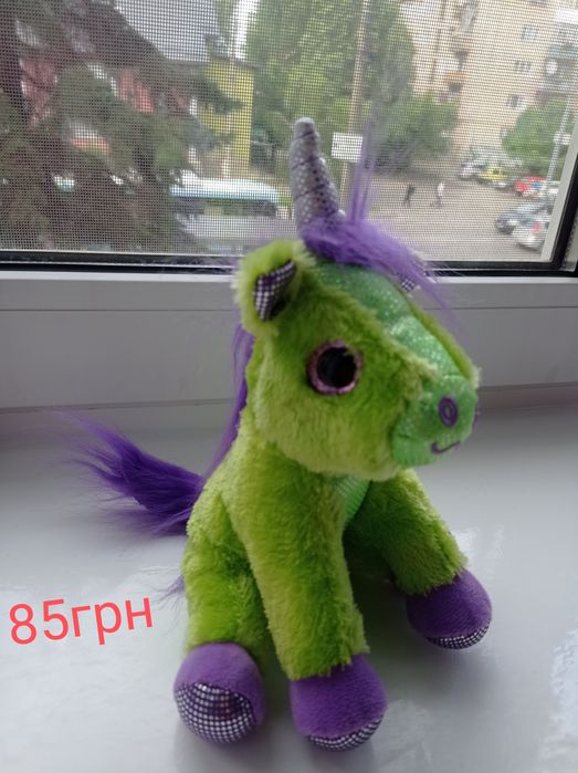 Іграшки з блискучими очима