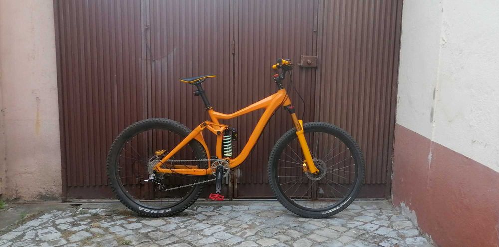Giant equipada com Nukeproof como Nova