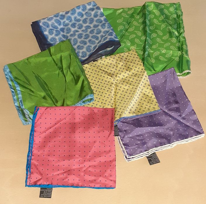 Varios Lenços - 1 é da marca Hugo Boss