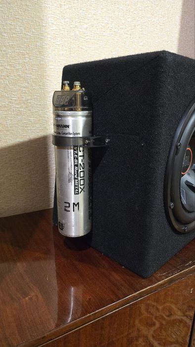 Сабвуфер для автомобіля JBL