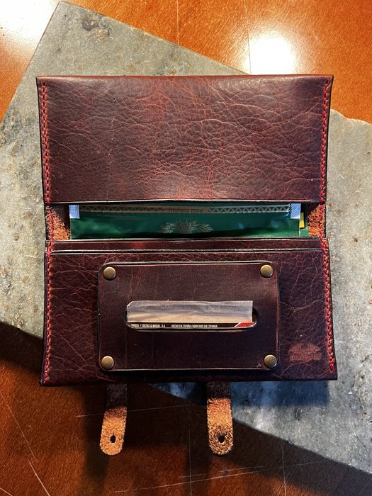 Bolsa Artesanal em Couro para Tabaco de Enrolar – Estilo Steampunk