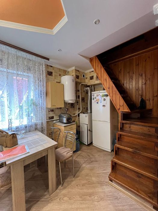 Продається півбудинку по вул. Гостинній