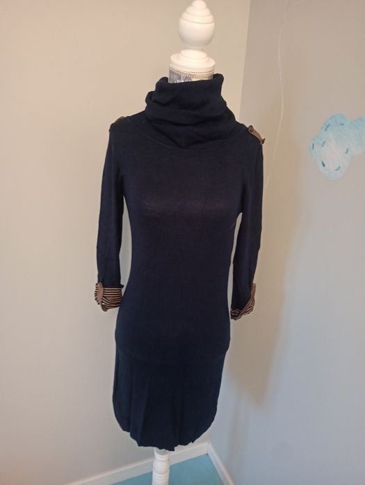 granatowa tunika, sweterek, golf,