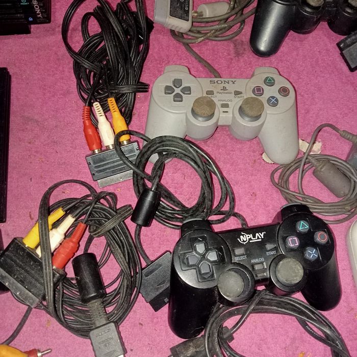 Lote de consolas PlayStation 1 e 2