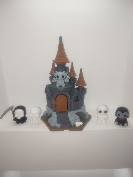 Castelo Assombrado com Figuras de Halloween