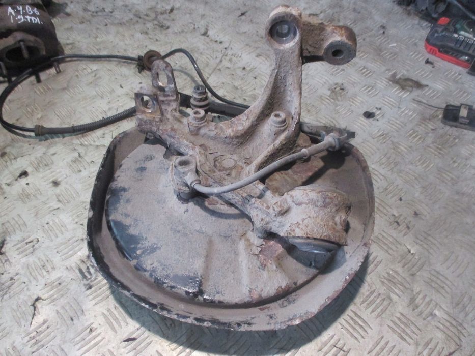 audi a4 s4 b6 8e 8h piasta zwrotnica prawy tył