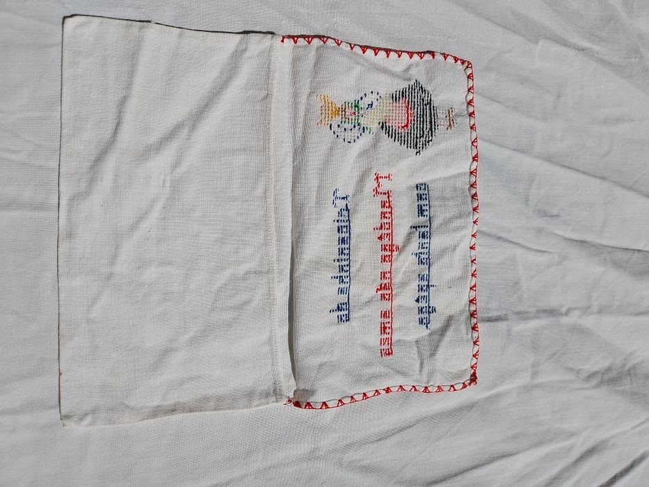 Saco para guardanapo bordado manualmente