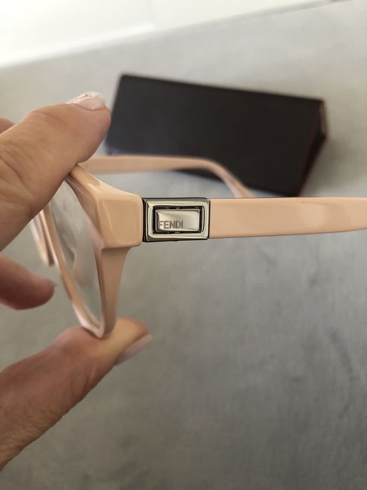 Armacões Fendi novas