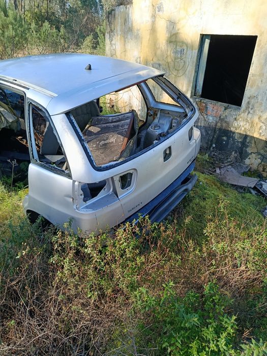 Mala e porta esquerda