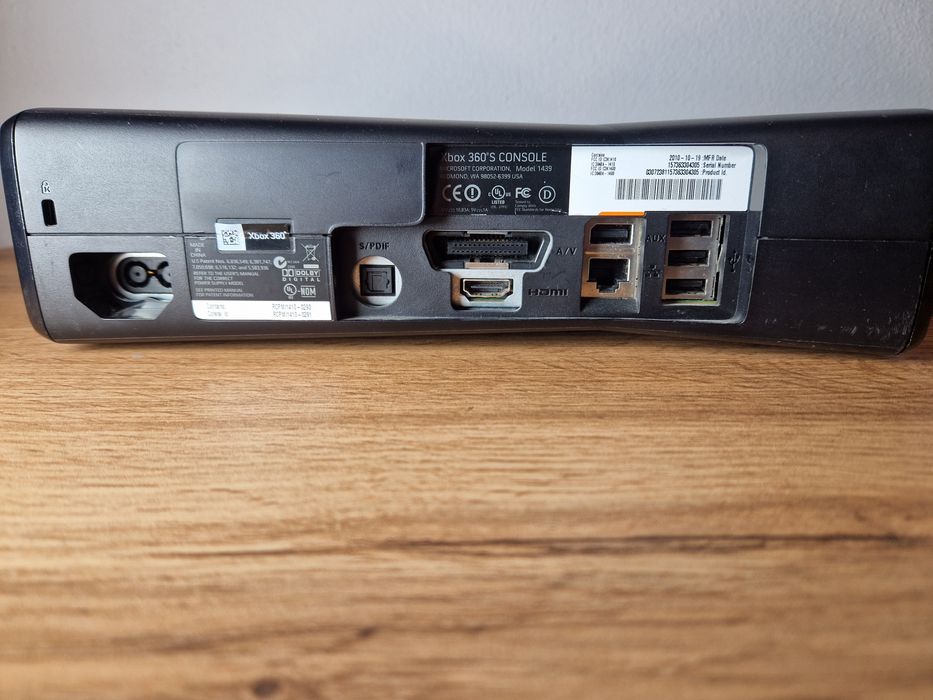 Konsola xbox 360 z padem kinectem i grą