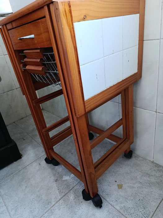 Carrinhos de cozinha467063637457643520