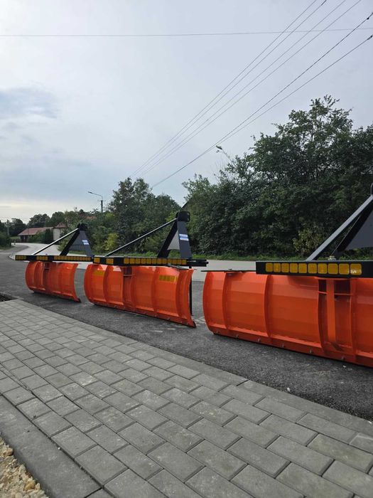 Pług śnieżny z obracaną wieżyczką c330