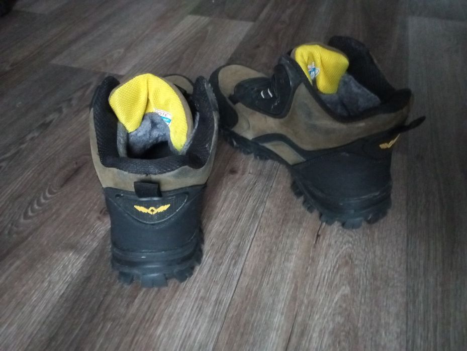 Зимові чоботи для хлопчика 41 розмір чорно-зелені
Зимові чоботи для хл