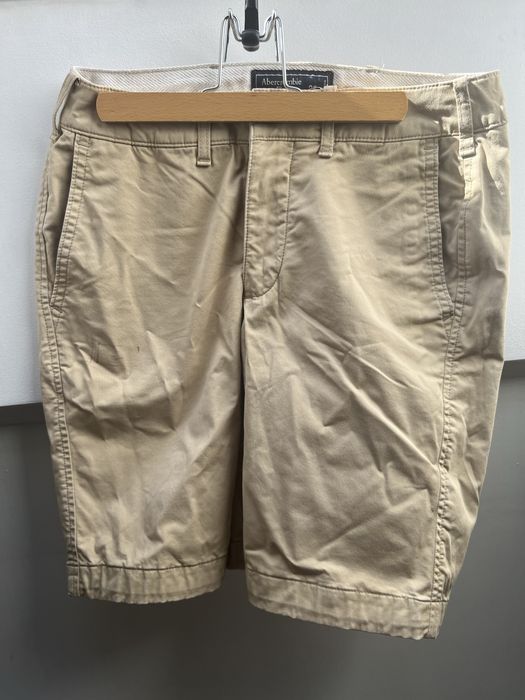 Spodenki Abercrombie&Fitch z defektem