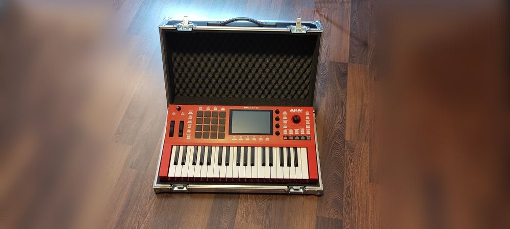 Akai MPC Key 37 + CASE