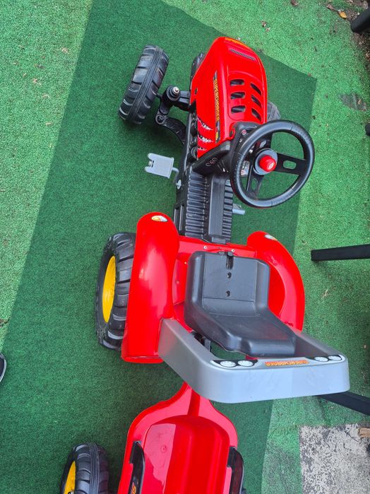 Trator a pedal para criança