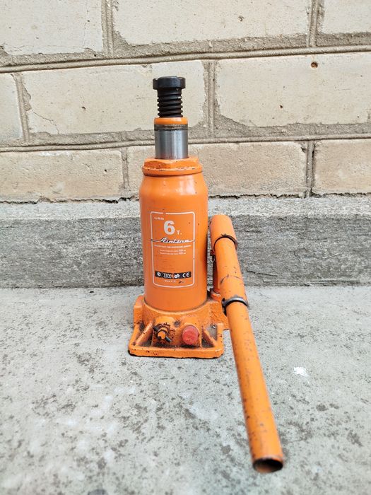 Бутылочный гидравлический домкрат  AJ-B-06