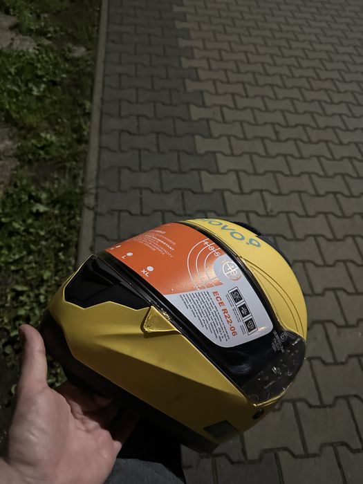 Kask zamkniety Glovo