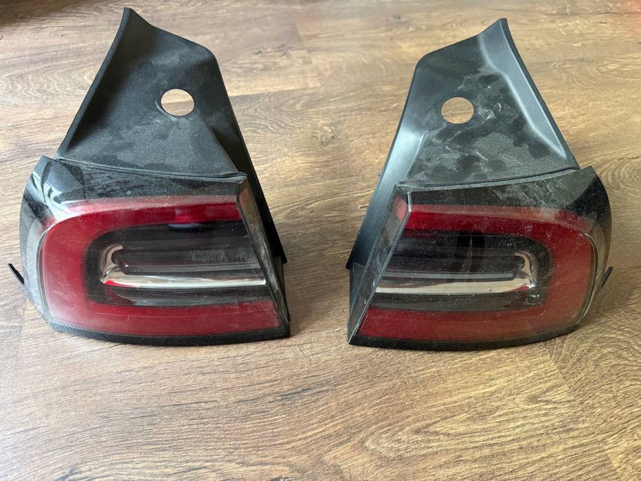 Забні ліхтарі Tesla model Y жовті