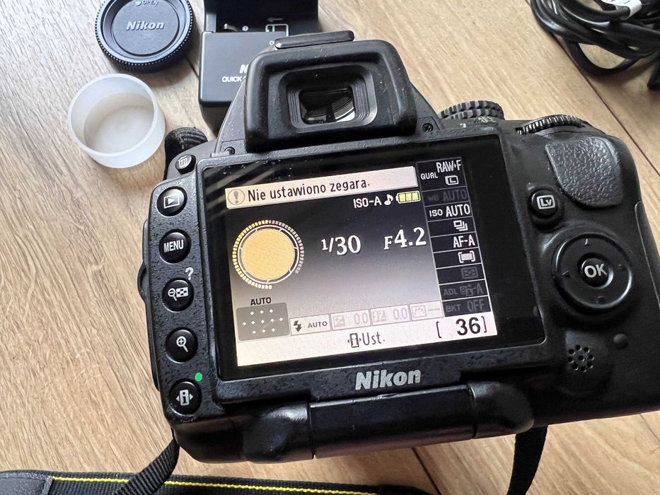 Nikon D5000 | Nikkor VR DX AF-S 18-55 mm | torba | zużycie 19%