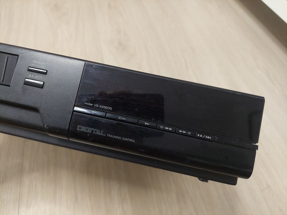 Akai magnetowid VHS model VS-425EDG