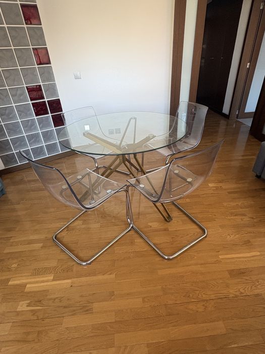 Mesa de jantar em vidro