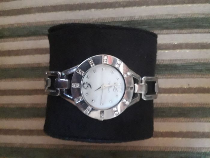 Часы наручные NACAR б/у., требуют вставку камней. Недорого!