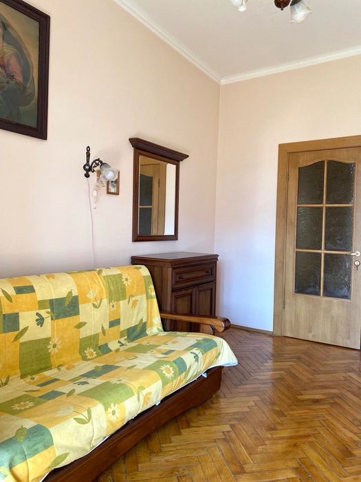 продам 2-х кімнатну сталінку з гарним ремонтом вул.Богоутівська 36