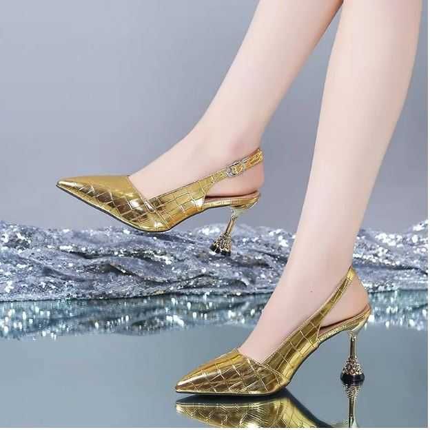 Damskie sandały na obcasie ze szpiczastym noskiem złote Szpilki