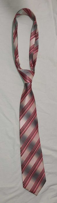 продам галстук шёлковый (enrico patchoyli)