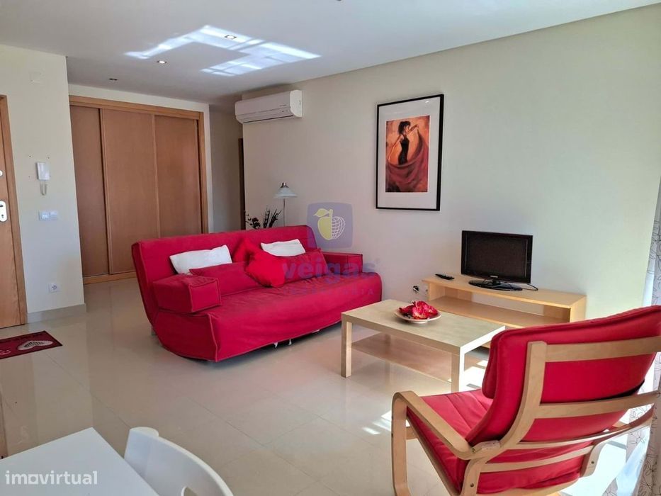 Apartamento T1 em condomínio privado com piscina, garagem, elevador, 1