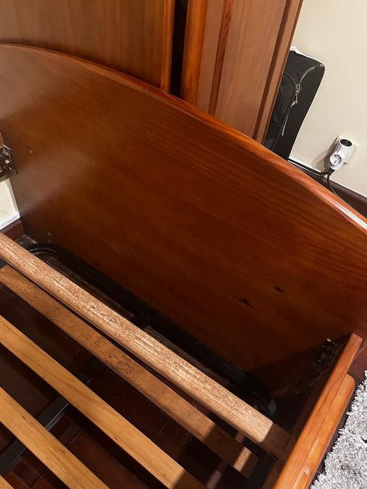 Cama de madeira